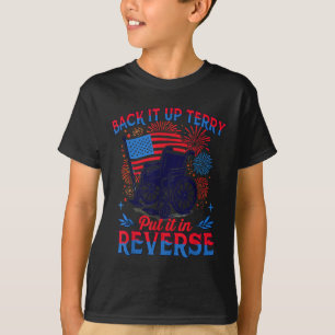 Im Juli setzte Veteran seine aufrecht und setzte s T-Shirt