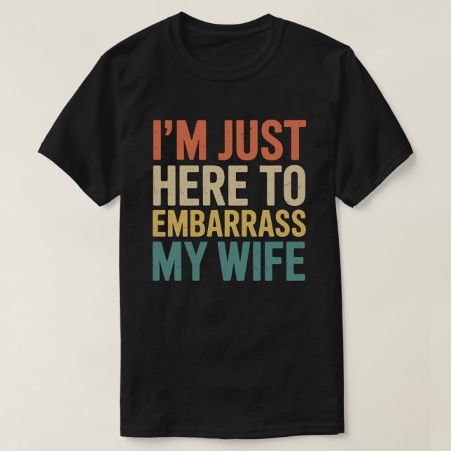 I'm Just Here To Embarrass My Wife Funny Husband  T-Shirt (Design vorne)