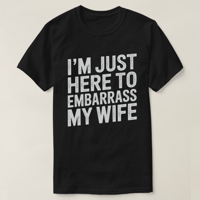 I'm Just Here To Embarrass My Wife Funny Husband  T-Shirt (Design vorne)