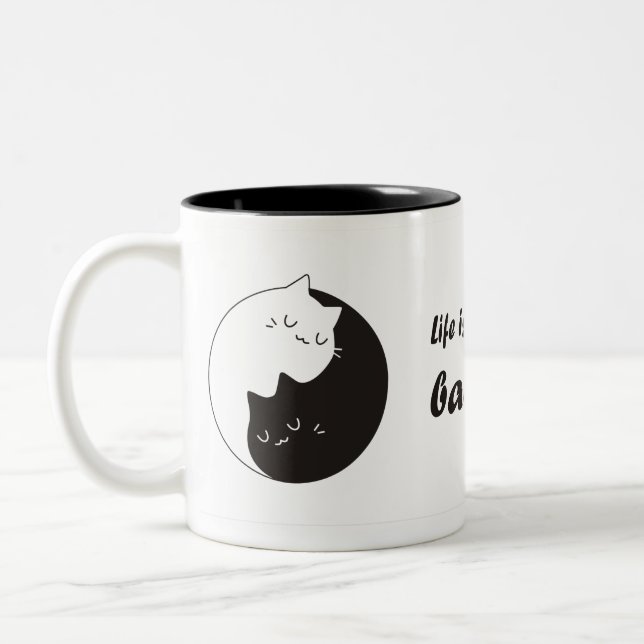 Im Leben geht es um Balance Cat Yin Yang Zweifarbige Tasse (Links)