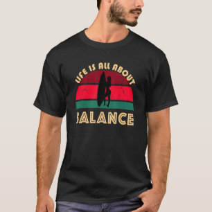 Im Leben geht es um die Balance weiblicher Surfer, T-Shirt