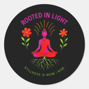 Im Licht verwurzeltes Yoga-Meditationsdesign Runder Aufkleber