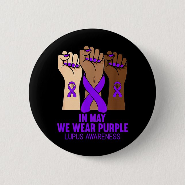 Im Mai tragen wir lila Lupus-Bewusstsein Lila Mona Button (Vorderseite)