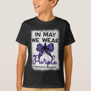 Im Mai tragen wir Lila Schmetterlinge. T-Shirt