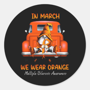 Im März sitzen wir am LKW und tragen Orange Runder Aufkleber