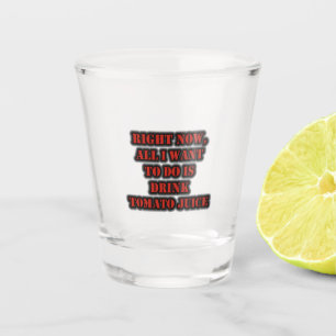 Im Moment Wollte ich nur, Tomatensaft zu trinken Schnapsglas