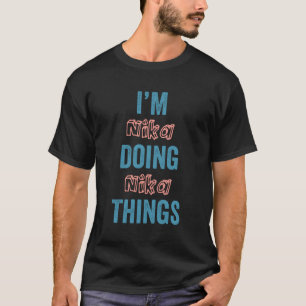 I'm Nika Doing Nika Dinge Spaß Personalisiert T-Shirt