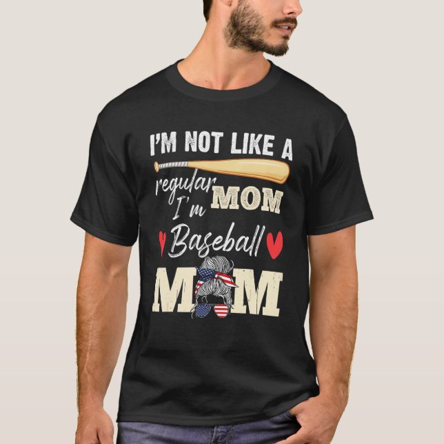 I'm Not a Regular Mom I'm a Baseball Mom T-Shirt (Vorderseite)
