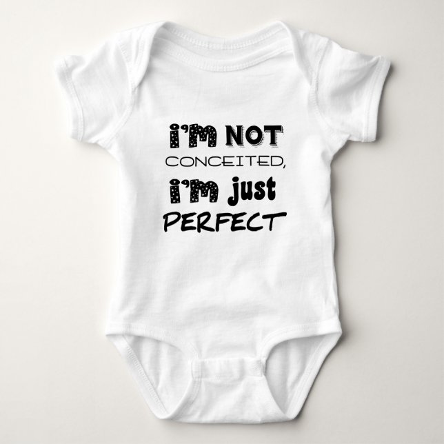 I'm Not Conceited, i'm Just Perfect Baby Strampler (Vorderseite)