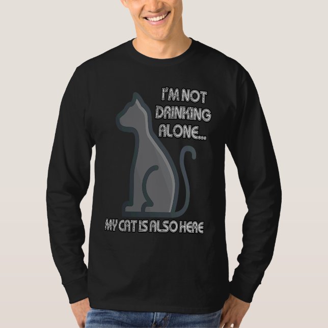 I'm Not Drinking Alone My Cat is Also Here T-Shirt (Vorderseite)