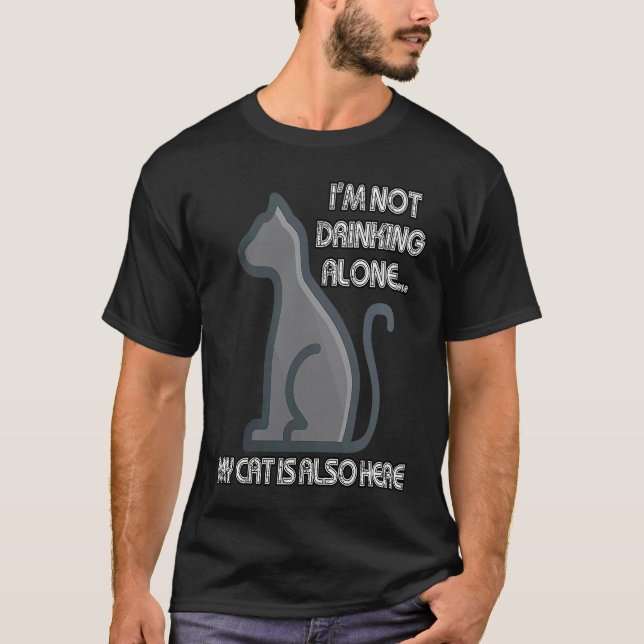 I'm Not Drinking Alone My Cat is Also Here T-Shirt (Vorderseite)