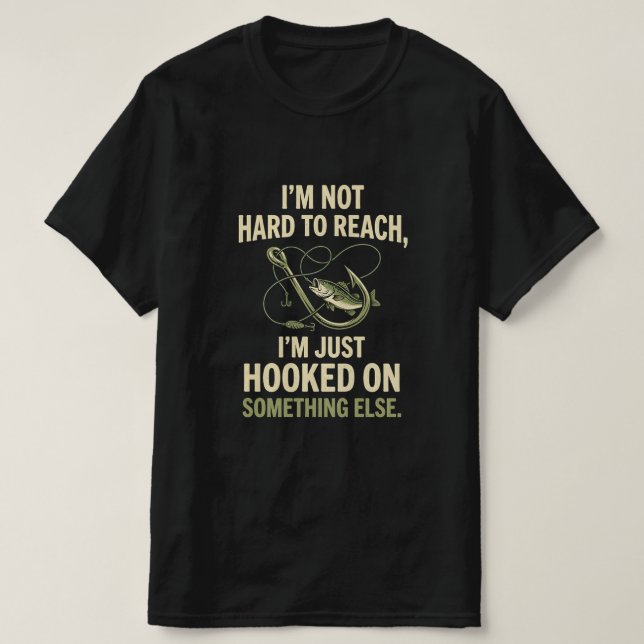 Im Not Hard To Reach Just Hooked On Fishing T-Shirt (Design vorne)