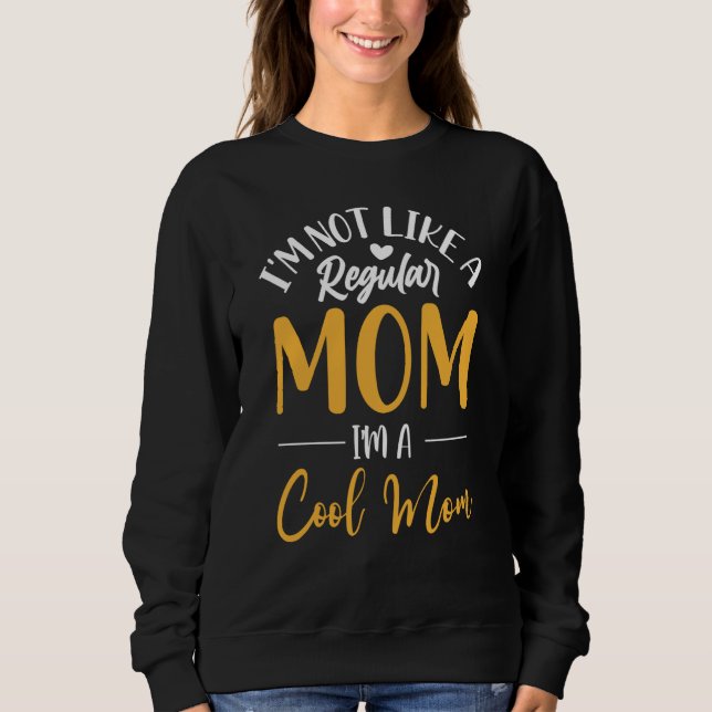 I'm Not Like a Regular Mom Me and Mommy Outfit Sweatshirt (Vorderseite)