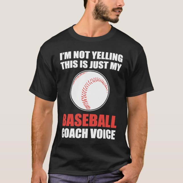 I'm Not Yelling This Is Just My Baseball Coach Voi T-Shirt (Vorderseite)
