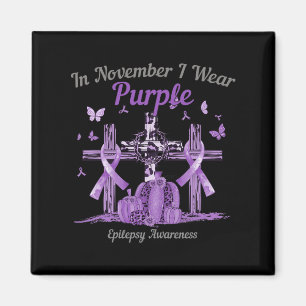 Im November trage ich eine Lila Kreuz-Kürbis-Epile Magnet