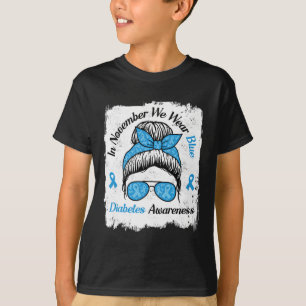 Im November tragen wir eine blaue Messy-Haarart Di T-Shirt