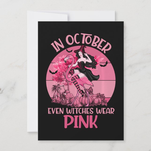 Im Oktober tragen sogar Hexen eine rosa T-Shirt-Br Einladung (Vorderseite)