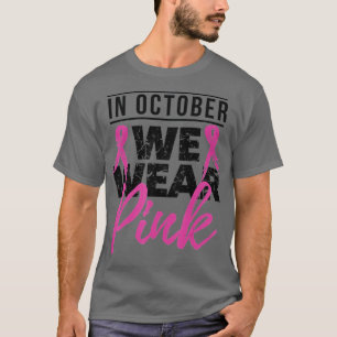 Im Oktober tragen wir ein pinkfarbenes Brustkrebsb T-Shirt