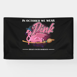 Im Oktober tragen wir einen rosa Flamingo Riding B Banner
