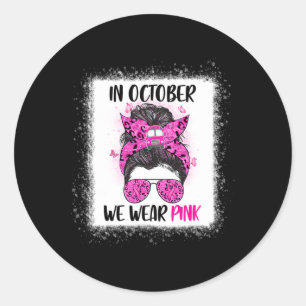 Im Oktober tragen wir Pink Bus Fahrer Messy Bun Br Runder Aufkleber