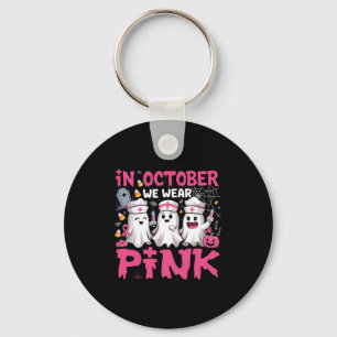 Im Oktober tragen wir Pink Nurse Ghost Halloween B Schlüsselanhänger