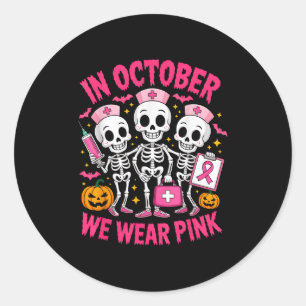 Im Oktober tragen wir Pink Nurse Skeleton Breast C Runder Aufkleber