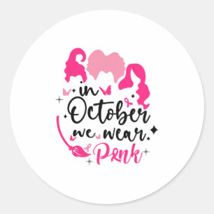Im Oktober tragen wir rosa Band mit halloween bre Runder Aufkleber