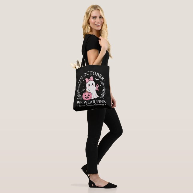 Im Oktober tragen wir rosa Geist Halloween (Am Model)