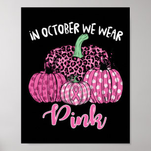 Im Oktober tragen wir rosa Halloween Breastkrebs A Poster