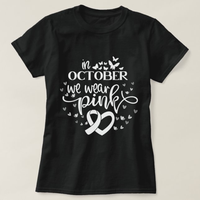Im Oktober tragen wir rosa Schmetterlinge Brustkre T-Shirt (Design vorne)