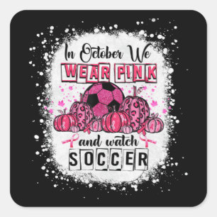 Im Oktober tragen wir rosa Soccer Breast Cancer Aw Quadratischer Aufkleber