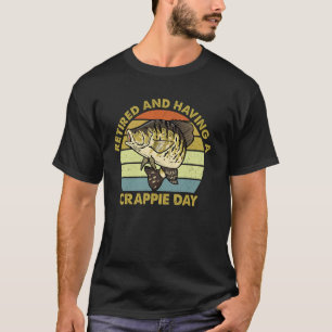 Im Ruhestand und einen Crappie-Tag haben Lustiger T-Shirt