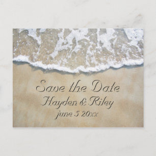 Im Sandstrand Save the Date geschrieben Ankündigungspostkarte