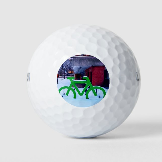 Im Schnee stecken Golfball (Vorderseite)