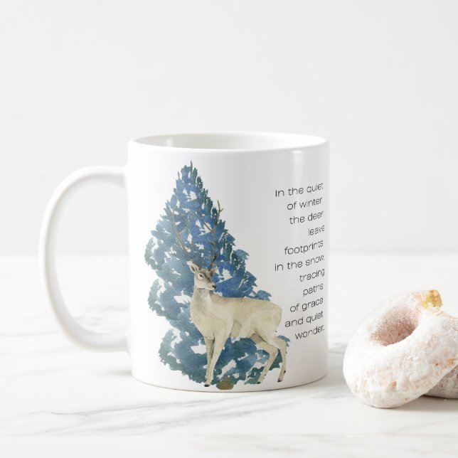 Im Schnee Verlassen Hirschfußabdrücke Kaffeetasse (Mit Donut)