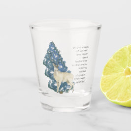 Im Schnee Verlassen Hirschfußabdrücke Schnapsglas