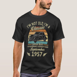 Im September 1957 bin ich nicht alt im klassischen T-Shirt