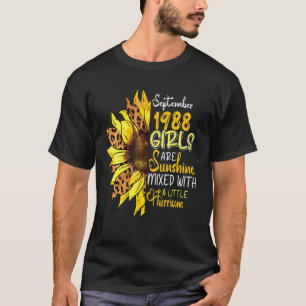 Im September 1988 sind Mädchen mit Hurri-Sonnensch T-Shirt