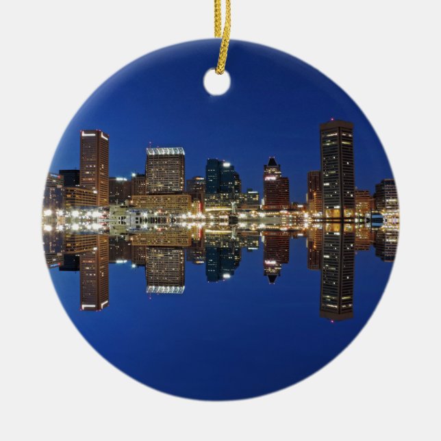 Im Stadtzentrum gelegene Dämmerungs-Skyline Keramik Ornament (Vorne)