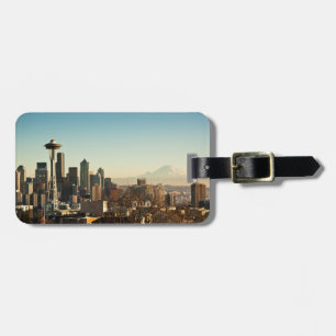 Im Stadtzentrum gelegene Seattle-Skyline und Gepäckanhänger