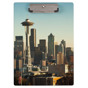 Im Stadtzentrum gelegene Seattle-Skyline und Klemmbrett