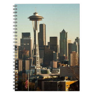 Im Stadtzentrum gelegene Seattle-Skyline und Notizblock