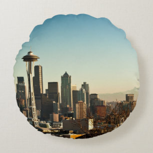 Im Stadtzentrum gelegene Seattle-Skyline und Rundes Kissen