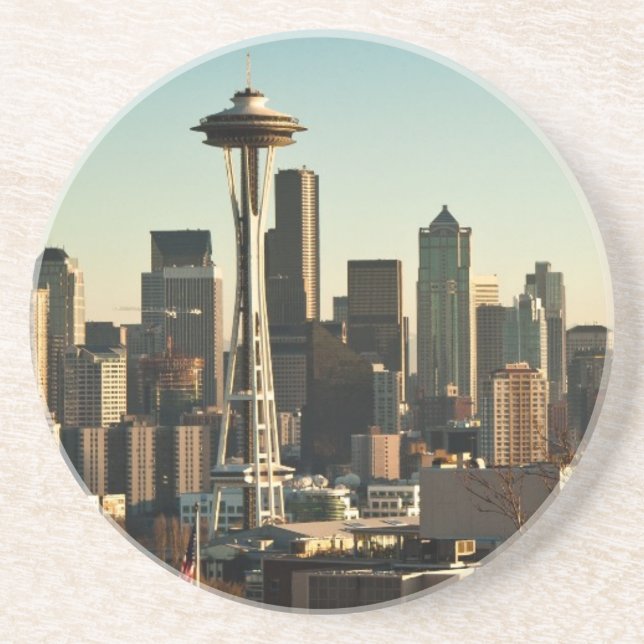 Im Stadtzentrum gelegene Seattle-Skyline und Untersetzer (Vorne)