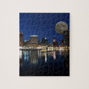 Im Stadtzentrum gelegener Dämmerungs-Skyline-Mond Puzzle