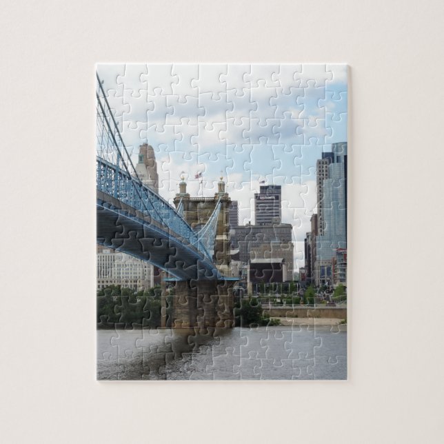 Im Stadtzentrum gelegenes Cincinnati Puzzle (Vertikal)
