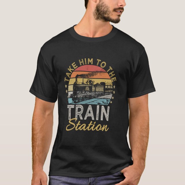 Im stilvollen Retro-Stil gelangen Sie zum Bahnhof  T-Shirt (Vorderseite)