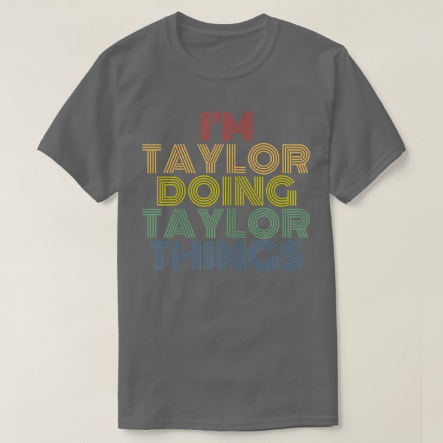 Im Taylor Doing Taylor Things Personalized Name  T-Shirt (Design vorne)