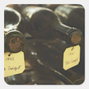 Im Untergrund Weinkeller: Flaschen Quadratischer Aufkleber