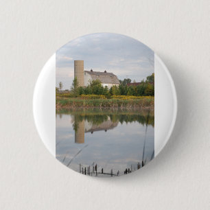 Im Wasser reflektierter Stall Button